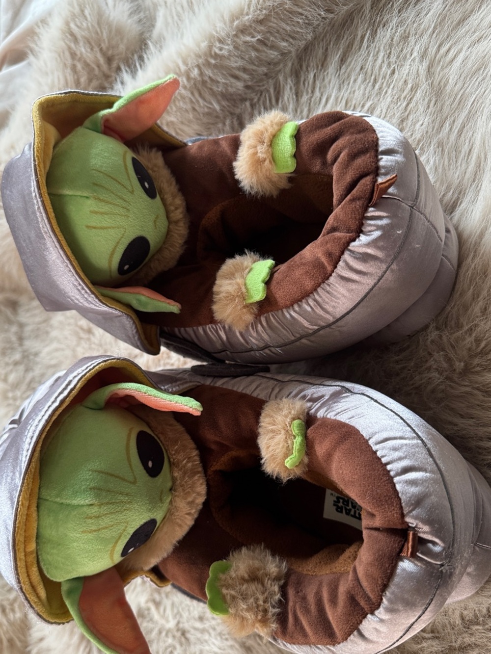 GAP KIDS Groku Star Wars slippers Size 3-4